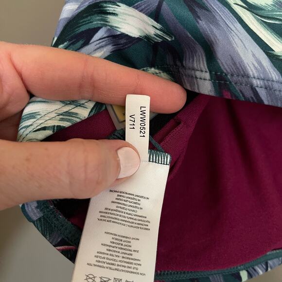 Lolë Tanami Bikini Top in Fiji Island Rainforest Size XL‎ Blue Green Pink Floral - Picture 14 of 14